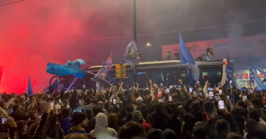 A Napoli esplode la festa, in migliaia per gli azzurri