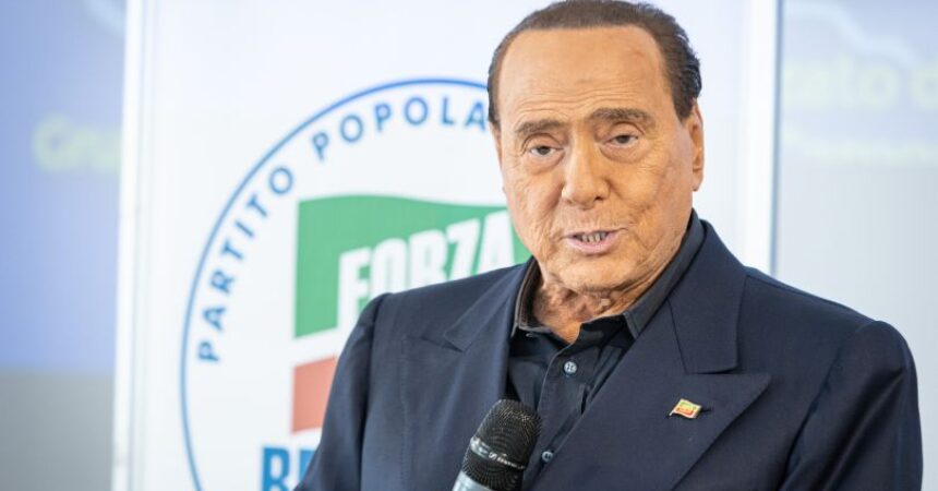 Berlusconi “Sto recuperando, prosegue rinnovamento di Forza Italia”