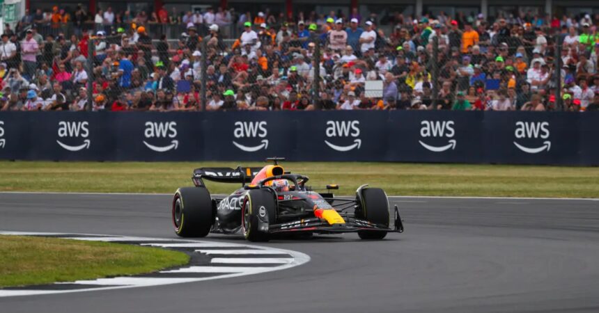 Verstappen in pole a Silverstone, Leclerc 4° e Sainz 5°