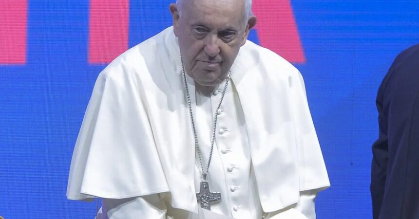 Papa “Nessuno si può salvare da solo”