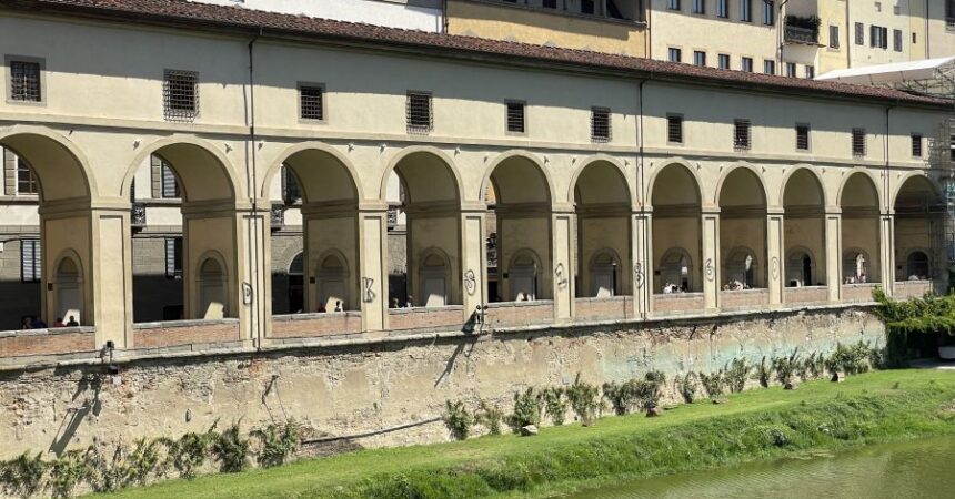 Corridoio Vasariano a Firenze, al via ripulitura delle colonne