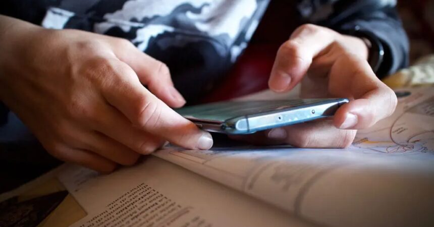Ricerca Bicocca, l’uso precoce dello smartphone riduce l’apprendimento