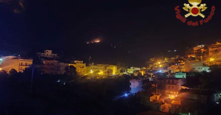 Incendi, con l’ondata di calore tornano i roghi in Sicilia