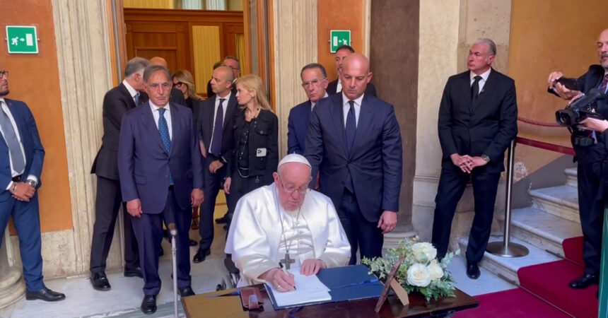 Napolitano, Papa Francesco alla camera ardente