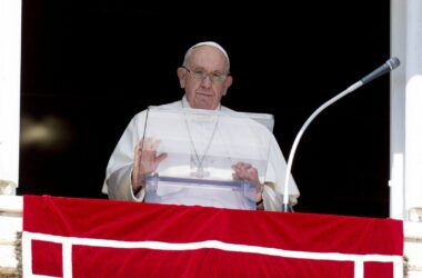 Papa “Fermatevi, cessate il fuoco. La guerra è sempre una sconfitta”