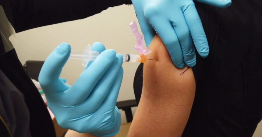 I vaccini proteggono dal long Covid, conferme da uno studio