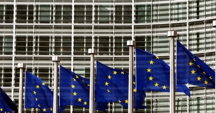 Pil, la Commissione Ue taglia le previsioni per Eurozona e Italia