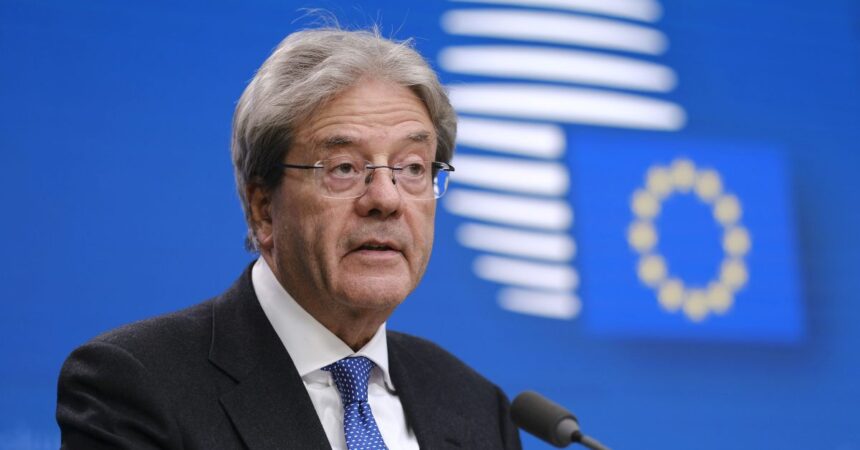 Gentiloni “Commissione Ue non boccia la manovra ma invita alla prudenza”