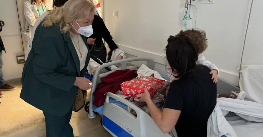 Palermo, la Presidenza della Regione porta doni ai pazienti dell’Ospedale dei Bambini
