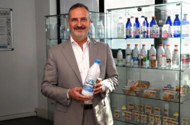 Parmalat, in Italia prima bottiglia in plastica PET bianco riciclabile