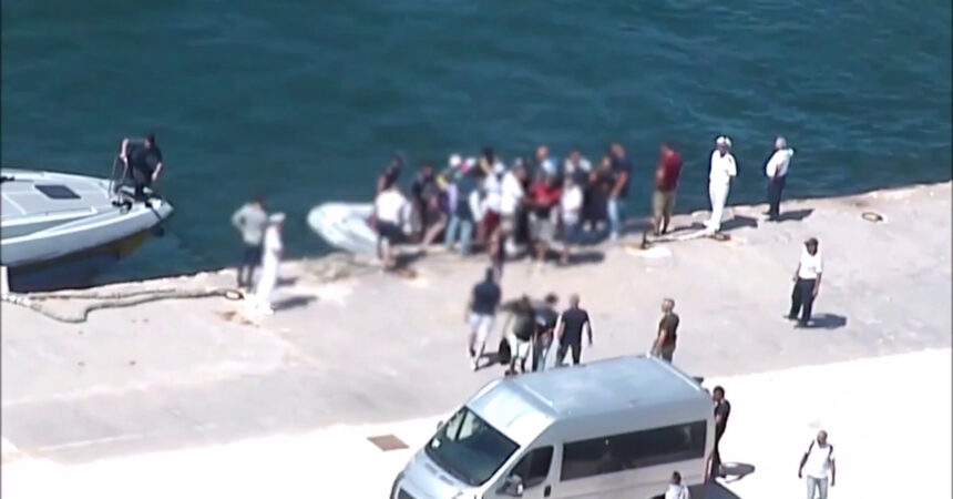 Stroncato traffico di migranti tra Sicilia e Tunisia, 12 fermati