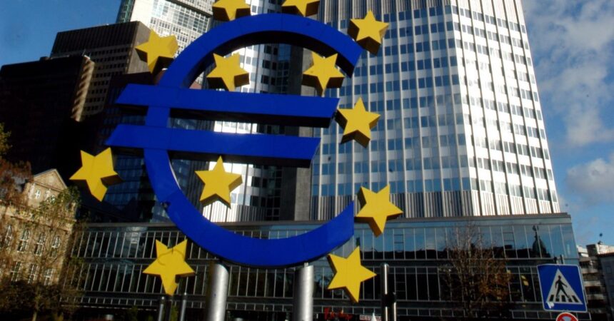 Bce, economia debole ma ripresa graduale nel corso del 2024