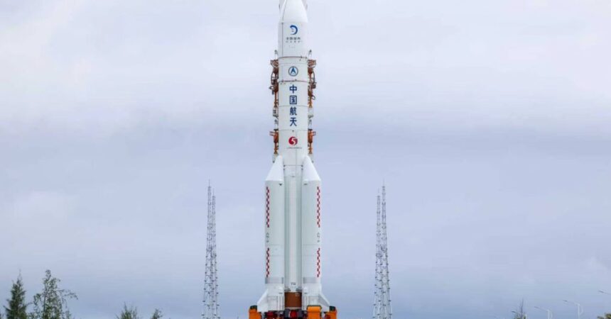 Cina, rimandato il lancio della sonda lunare Chang’e-7
