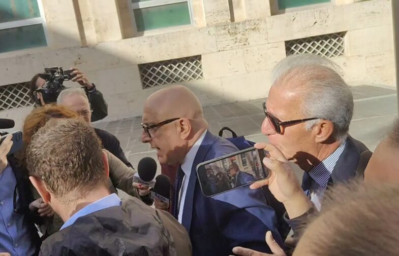 Inchiesta per corruzione, Armao rilascia dichiarazioni spontanee al gip. Interrogatorio fiume del deputato Ars Lombardo / Video